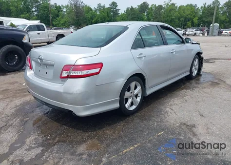 2010 Toyota Camry Se/Le/Xle z USA, uszkodzony, nr VIN 4T1BF3EK6AU042181